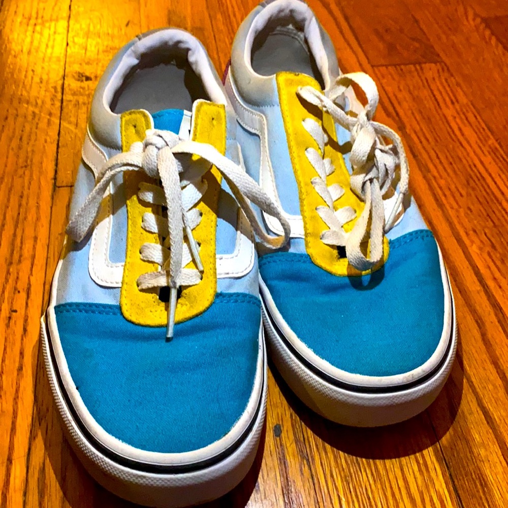 (7.5) Woman’s Vans Sneakers